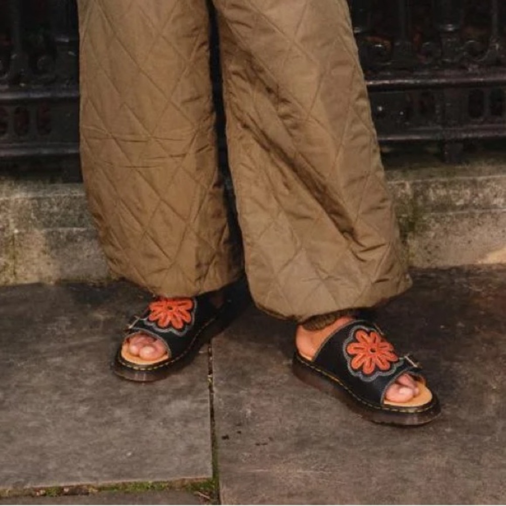 DAYNE MADE IN ENGLAND LEATHER & SUEDE APPLIQUE SLIDES